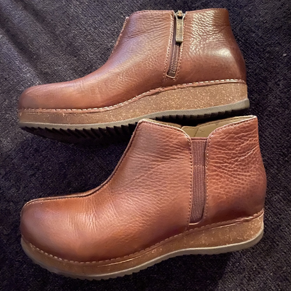 Dansko Makara booties, milled brown Size 37